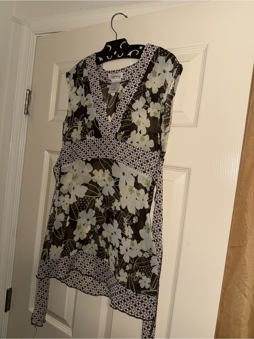 Speechless Black & White Floral V-Neck Tunic Y2K